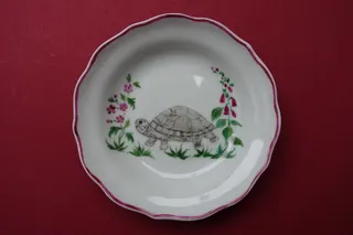 Porzellan-Schälchen (Manufaktur Hutschenreuther, Selb), handbemalt, sign., Durchmesser 11,5 cm.