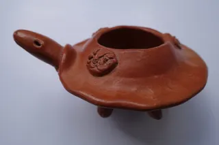 Schälchen aus Naturton (glasiert), handgetöpfert in Guatemala, Größe 12 cm, aus dem Indio Basar in Würzburg, evtl. auch als Aschenbecher nutzbar.