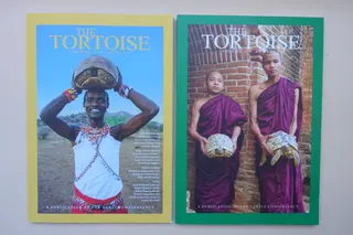 Die Magazine "The Tortoise" der Turtle Conservancy (Editor-in-chief Eric Goode) erscheinen seit 2012 jährlich, mit durchschnittlich ca. 160 Seiten und ausgezeichneten Fotos aus aller Welt. Zwölf Publikationen sind seither lückenlos vorhanden, m.E. die international besten und vielseitigsten Hefte zum Thema. Die Lieferung erfolgt über Herrn Brahm (Chimaira, Frankfurt/Main).