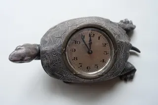 Standuhr, ART DECO , um 1925, industrielle Fertigung, mechanisch aufziehbar, ca. 16 cm groß.