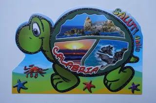 Urlaubsgrüße aus Kalabrien, die Form ist der Schildkröte angepasst.