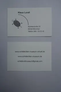 Hier meine aktualisierte Visitenkarte (wegen Änderung der mail-Adresse). Das Schildkrötenmotiv geht auf die Künstlerin Rune Mields zurück, siehe deren große Arbeit mit dem Titel "Schöpfung durch denken", dort kommt u.a. eine kleine Schildkröte vor (Suche: "Rune Mields" oder "Hopi").