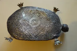 Bodenplatte der schon beschriebenen Schildkröte aus Tibet, Silber, reich dekoriertes Relief mit Mandala und Ornamenten, Größe 25 , "Suche : Tibet".
