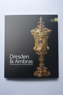 Katalog zur Ausstellung des Grünen Gewölbes und der Sammlungen in Schloß Ambras sowie Leihgaben aus weiteren namhaften Sammlungen (2012, 239 Seiten). Im 16. Jahrhundert entstanden an den europäischen Fürstenhöfen die ersten universalen Sammlungen, sogenannte "Wunderkammern" (auch Kunstkammern genannt). Wörtliches Zitat: "Diese dinge sind warlich wohl wirdig das sie in derselben lustkammer kommen", Kurfürst August von Sachsen. Dieser war dem Erzherzog Ferdinand II. (Ambras) freundschaftlich verbunden. Grundlage waren oft seltene Wunderwerke der Natur (z.B. Schildkrötenpanzer, Korallen, Elfenbein oder Schildpatt usw.) und daraus geschaffene Objekte. Schloß Ambras (Innsbruck) ist eines der ältesten Museen der Welt, das an seinem ursprünglichen Entstehungsort erhalten ist.