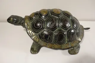 Massiver Bronzeguß ( ca. 10 kg ) mit schöner Patina, vermittelt durch den nepalesischen Händler Om Shresta, Größe 42 cm.