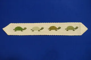 Lesezeichen, handgestickt, 30 cm.